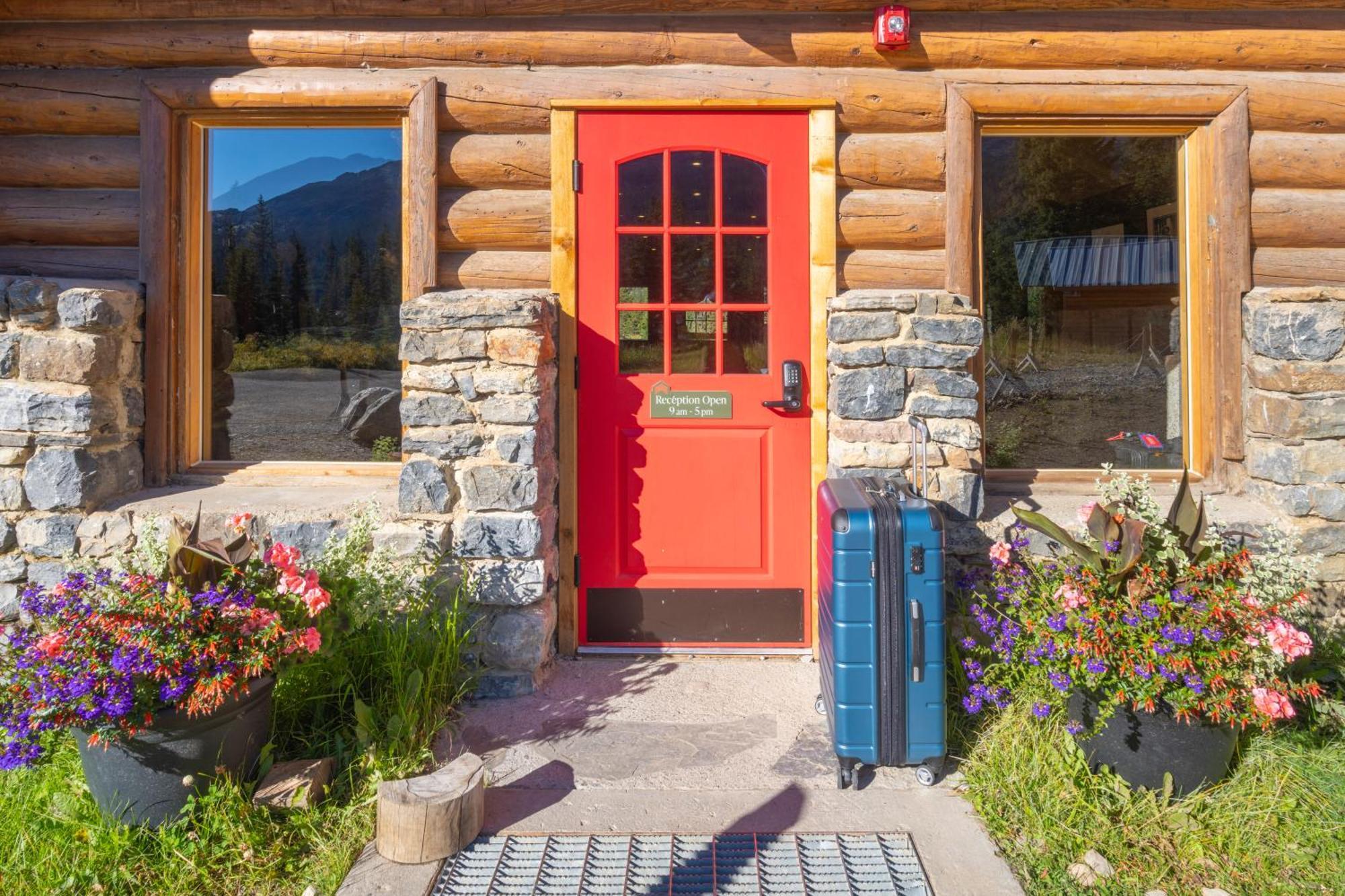 The Lodge At Bow Lake Lake Louise Bagian luar foto